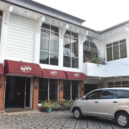 เรดดอร์ซ เนียร์ กัมปุง วาร์นา วาร์นี Hotel มะลัง ภายนอก รูปภาพ
