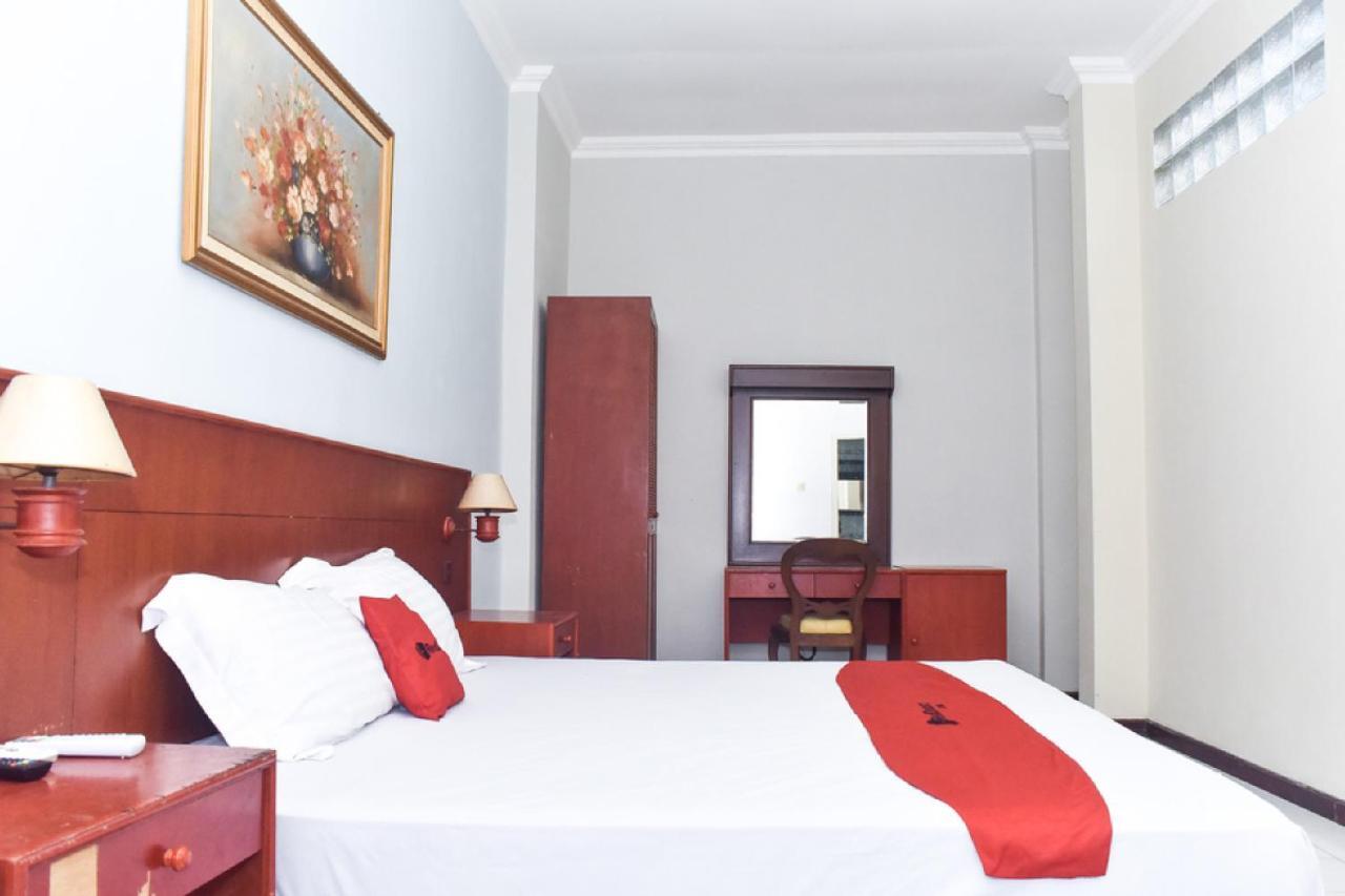 เรดดอร์ซ เนียร์ กัมปุง วาร์นา วาร์นี Hotel มะลัง ภายนอก รูปภาพ