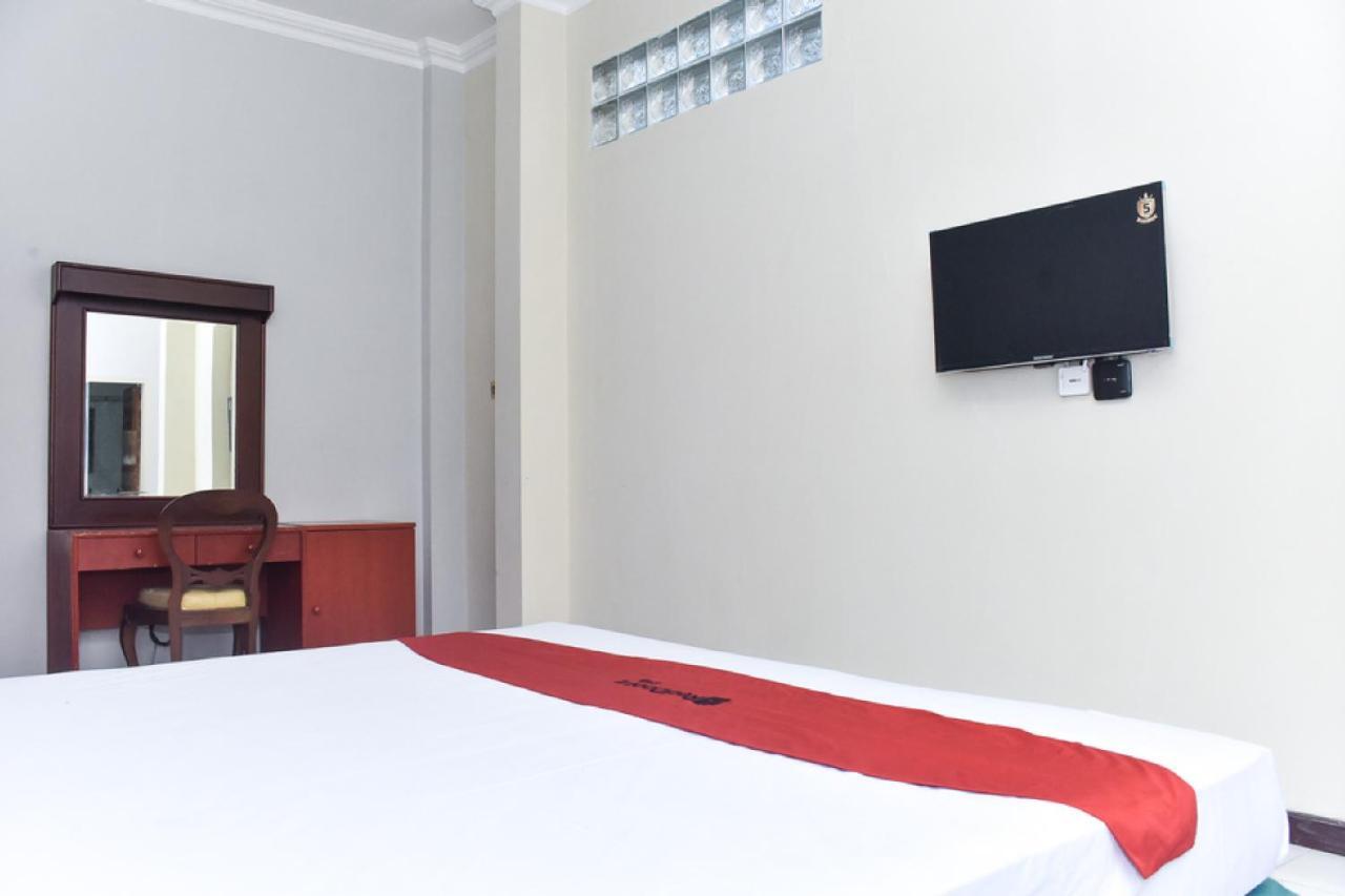 เรดดอร์ซ เนียร์ กัมปุง วาร์นา วาร์นี Hotel มะลัง ภายนอก รูปภาพ