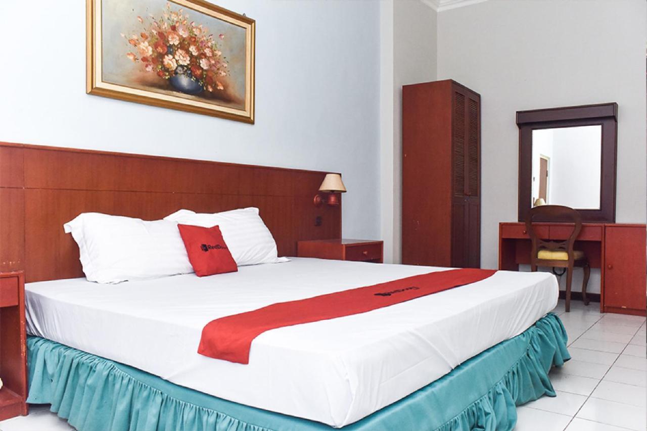 เรดดอร์ซ เนียร์ กัมปุง วาร์นา วาร์นี Hotel มะลัง ภายนอก รูปภาพ